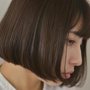 シンプルなヘアスタイル