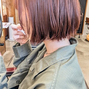 ピンクベージュ