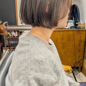 オリーブベージュ